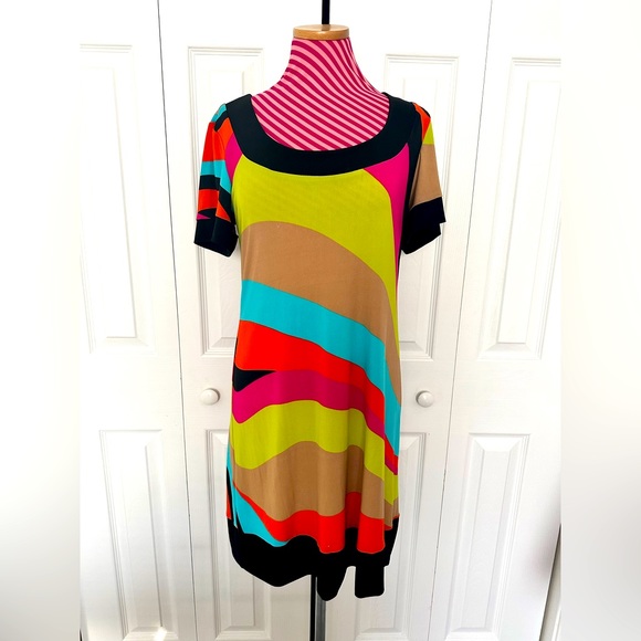Tiana B. Dresses & Skirts - Multicolor Short Sleeve Dress